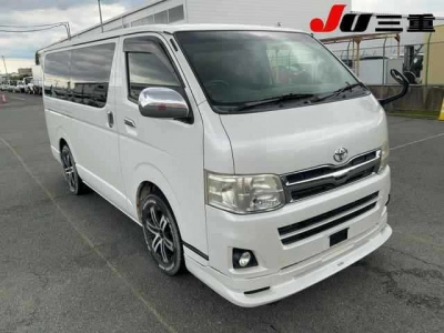 TOYOTA HIACE VAN