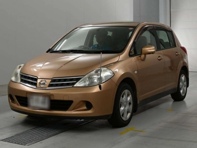 NISSAN TIIDA