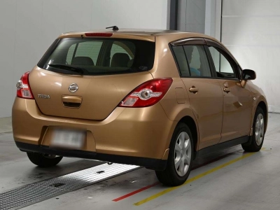 NISSAN TIIDA
