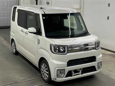 TOYOTA PIXIS MEGA