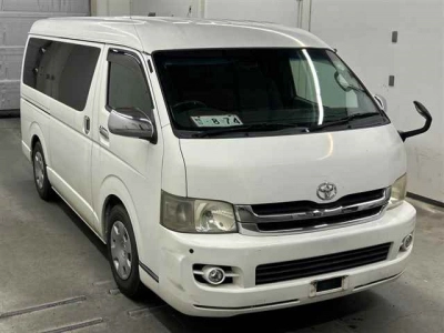 TOYOTA HIACE VAN