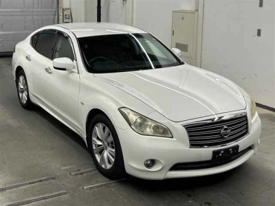 NISSAN FUGA