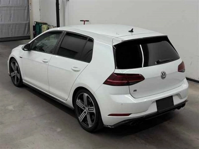 VOLKSWAGEN GOLF R