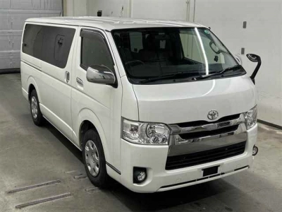 TOYOTA HIACE VAN
