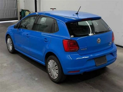 VOLKSWAGEN POLO