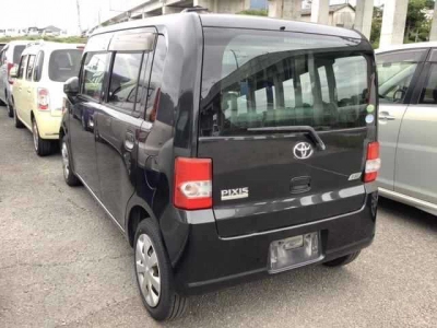 TOYOTA PIXIS SPACE