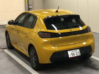 PEUGEOT 208