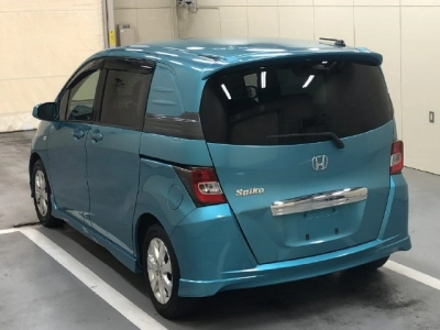 HONDA FREED SPIKE