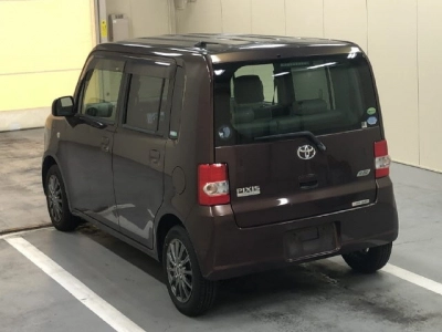 TOYOTA PIXIS SPACE
