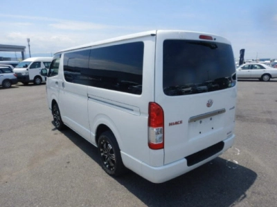 TOYOTA HIACE