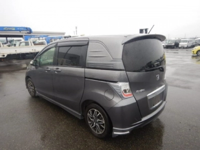 HONDA FREED SPIKE