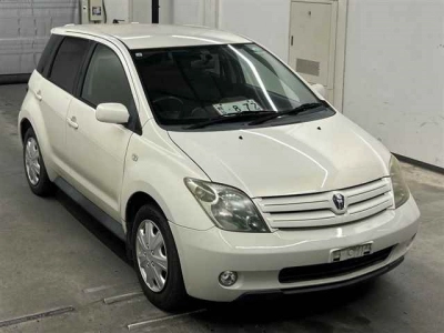 TOYOTA IST