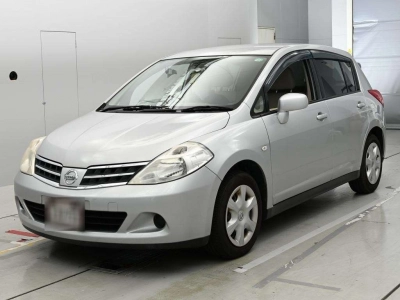 NISSAN TIIDA