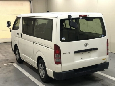 TOYOTA HIACE