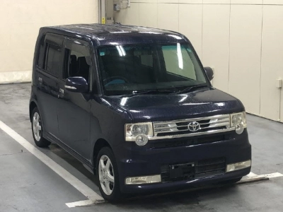 TOYOTA PIXIS SPACE