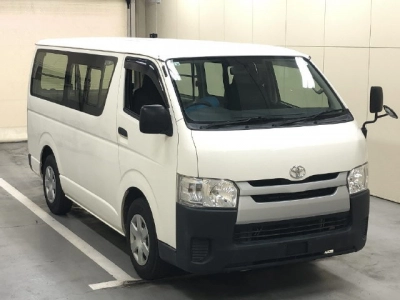 TOYOTA HIACE