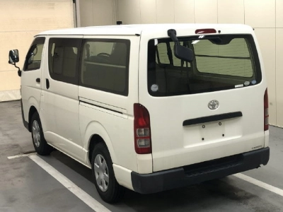 TOYOTA HIACE