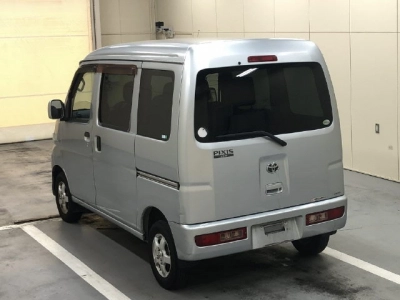 TOYOTA PIXIS VAN
