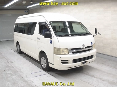 TOYOTA HIACE COMMUTER