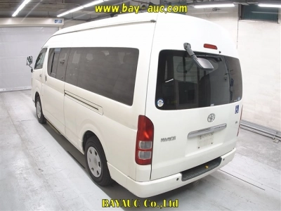 TOYOTA HIACE COMMUTER