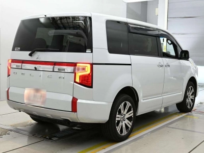 MITSUBISHI DELICA D:5
