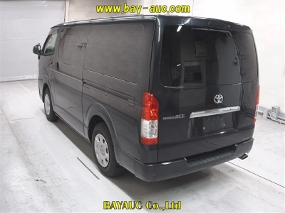 TOYOTA REGIUS VAN