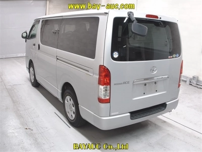 TOYOTA REGIUS VAN