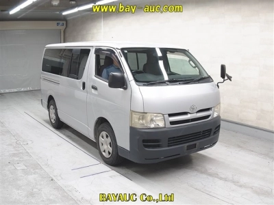 TOYOTA REGIUS VAN