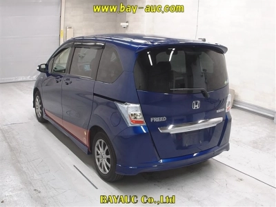 HONDA FREED HYBRID