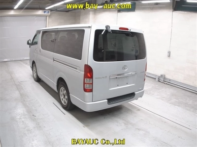 TOYOTA REGIUS VAN