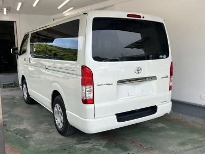 TOYOTA REGIUS VAN