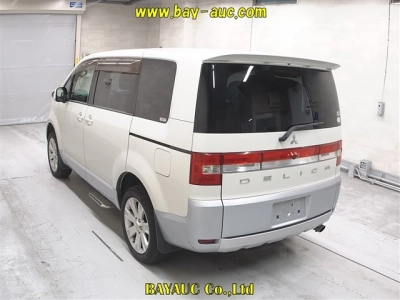 MITSUBISHI DELICA D:5