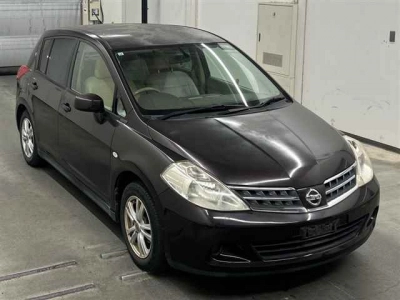 NISSAN TIIDA