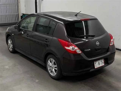 NISSAN TIIDA