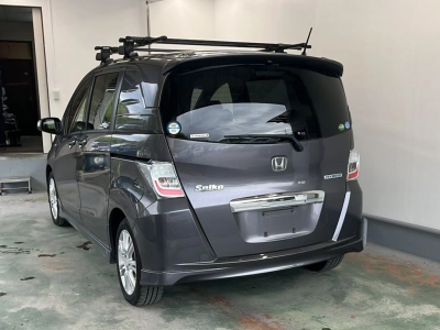 HONDA FREED SPIKE HYBRID