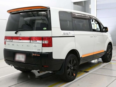 MITSUBISHI DELICA D:5