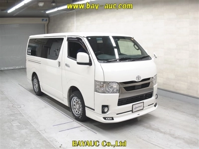 TOYOTA HIACE VAN