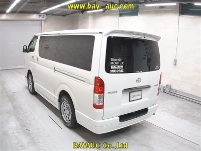 TOYOTA HIACE VAN