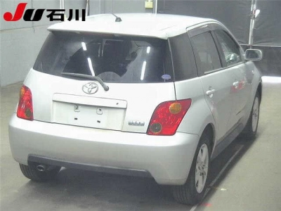 TOYOTA IST