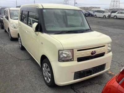 TOYOTA PIXIS SPACE