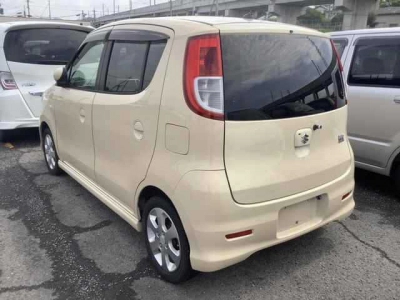 SUZUKI MRWAGON