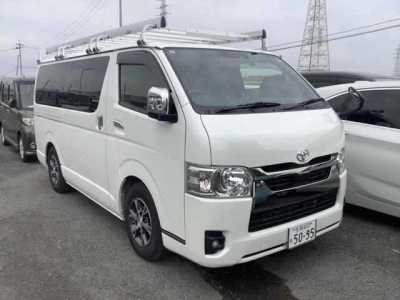 TOYOTA HIACE VAN