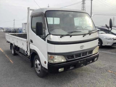 TOYOTA DYNA