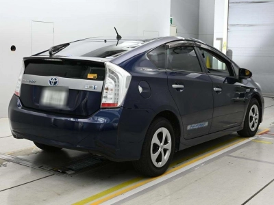 TOYOTA PRIUS PHV