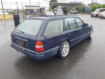 MERCEDES BENZ E CLASS
