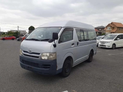 TOYOTA REGIUS VAN
