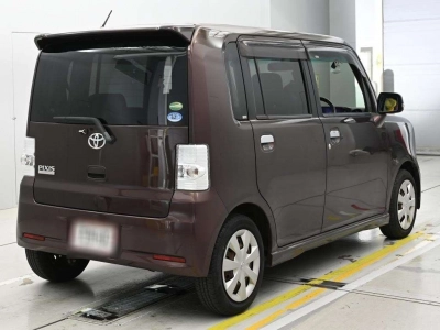 TOYOTA PIXIS SPACE