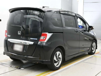 HONDA FREED HYBRID