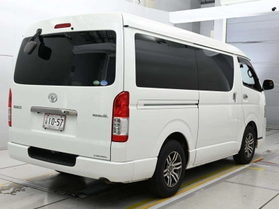 TOYOTA REGIUS VAN