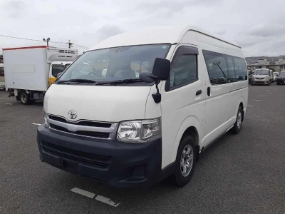 TOYOTA HIACE COMMUTER
